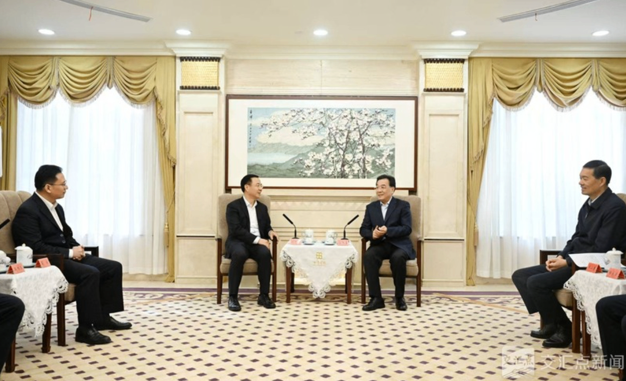 江苏省省委书记信长星、省长刘小涛与国家数据局局长刘烈宏举行工作会谈