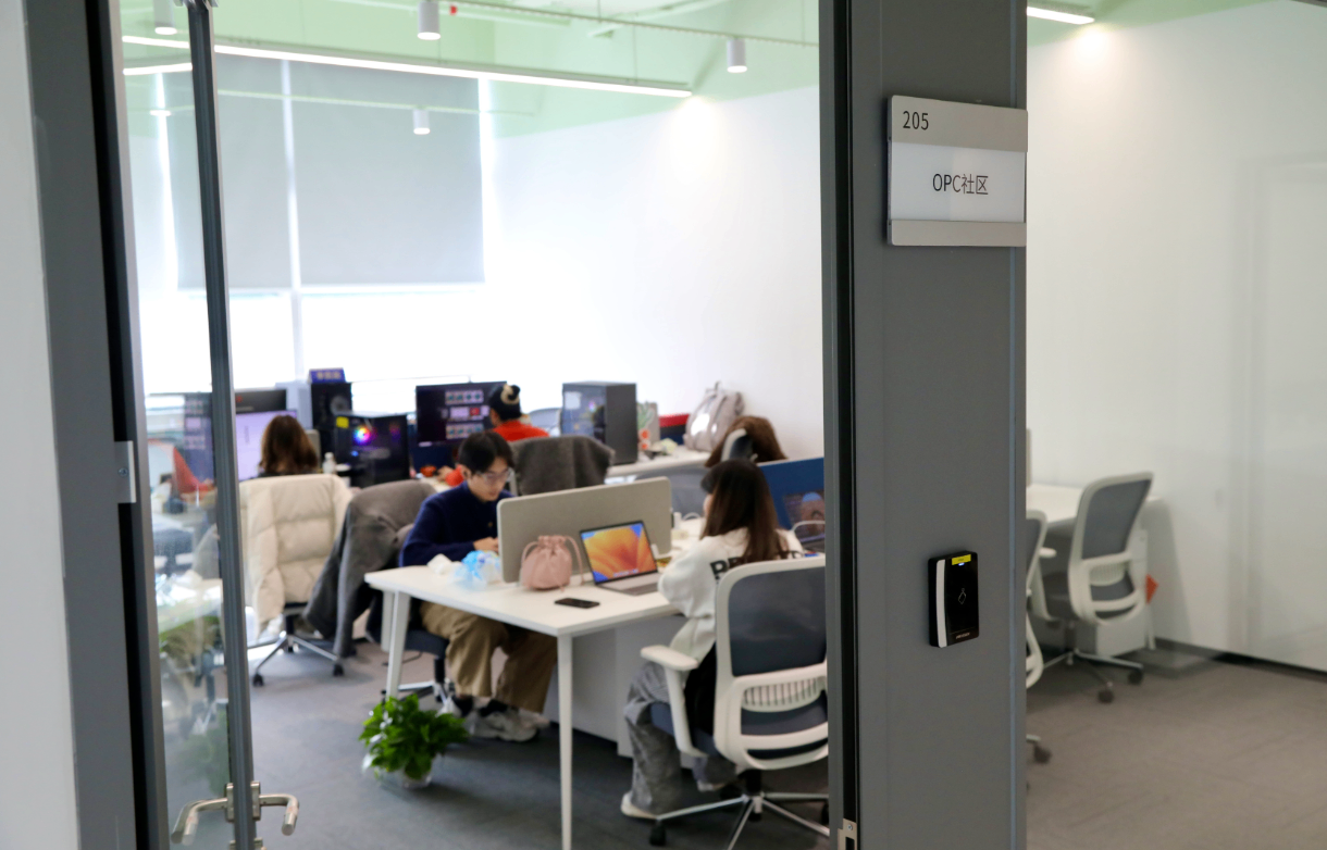 13城开启一人公司争夺战,数据领域创业者急了