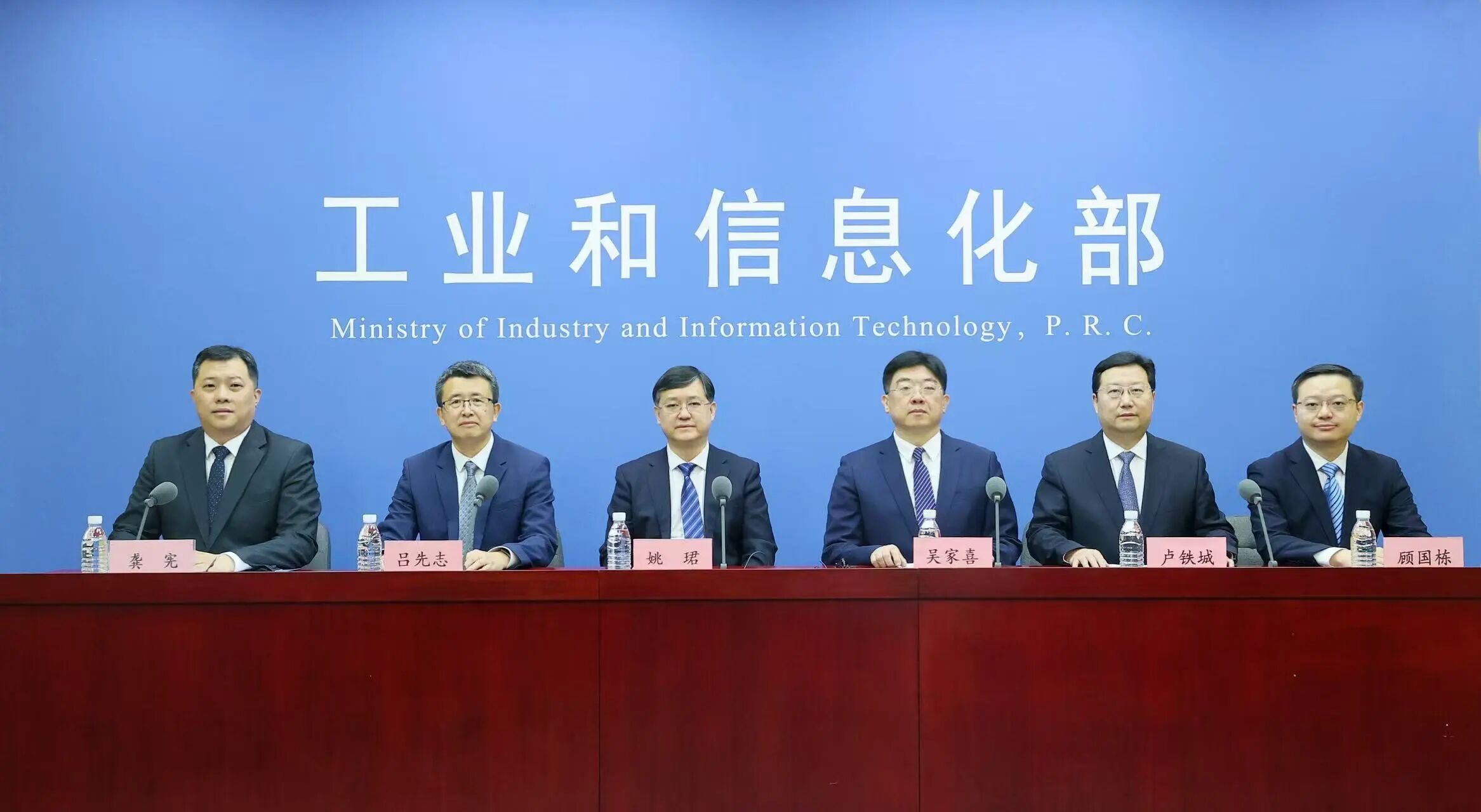 推动国家高新区加快布局智能算力设施,建设高质量数据集